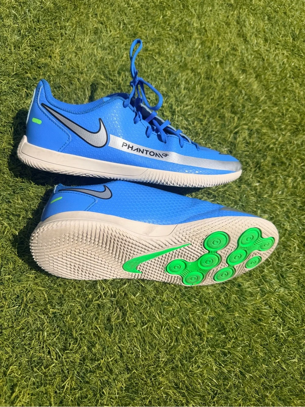 Nike Kids Blue Phantom Indoor Soccer Shoes size 5y